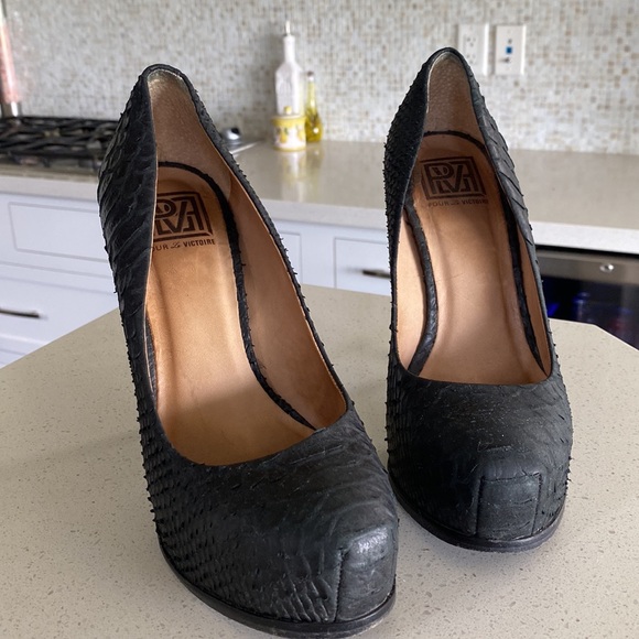 Pour La Victoire High Heels - Picture 2 of 5